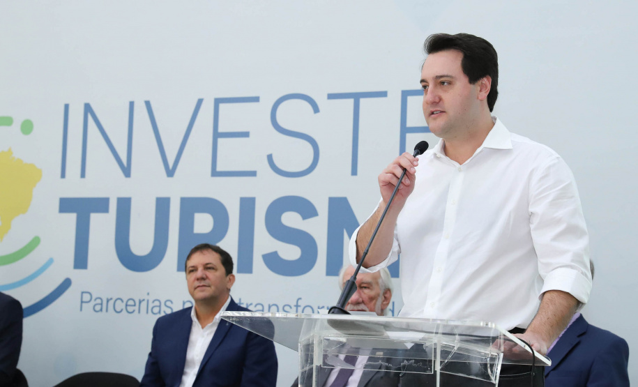 Governador Carlos Massa Ratinho Junior participa do seminário  do programa Investe Turismo, em Foz do Iguaçu. Foto: Rodrigo Felix Leal/ANPr