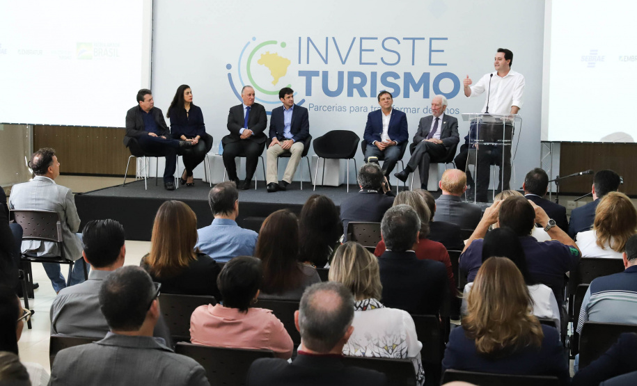 Governador Carlos Massa Ratinho Junior participa do seminário  do programa Investe Turismo, em Foz do Iguaçu. Foto: Rodrigo Felix Leal/ANPr