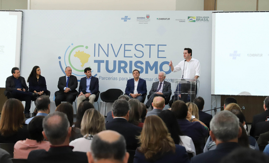 Governador Carlos Massa Ratinho Junior participa do seminário  do programa Investe Turismo, em Foz do Iguaçu. Foto: Rodrigo Felix Leal/ANPr