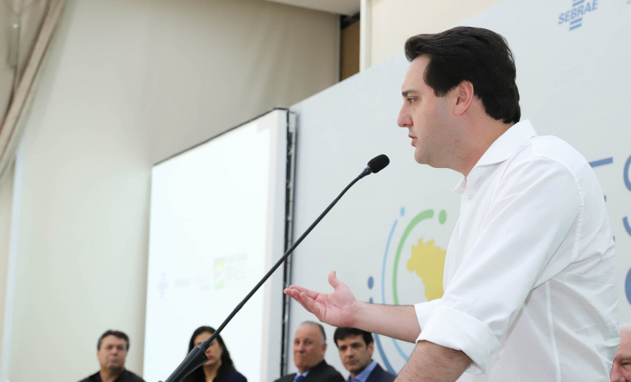 Governador Carlos Massa Ratinho Junior participa do seminário  do programa Investe Turismo, em Foz do Iguaçu. Foto: Rodrigo Felix Leal/ANPr