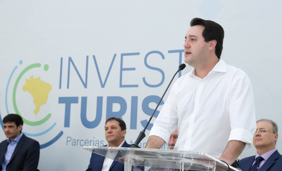 Governador Carlos Massa Ratinho Junior participa do seminário  do programa Investe Turismo, em Foz do Iguaçu. Foto: Rodrigo Felix Leal/ANPr