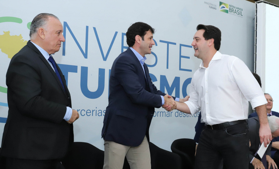 Governador Carlos Massa Ratinho Junior participa do seminário  do programa Investe Turismo, em Foz do Iguaçu. Foto: Rodrigo Felix Leal/ANPr