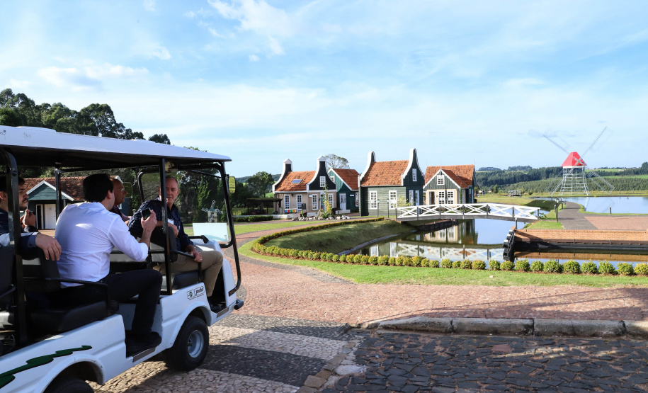 O governador Carlos Massa Ratinho Junior esteve nesta quarta-feira (12) na Digital Agro 2019, em Carambeí, nos Campos Gerais. O evento apresenta e discute as principais novidades tecnológicas para o agronegócio, como a digitalização do campo, automação, robótica, internet das coisas e Big Data. Foto: Rodrigo Felix Leal/ANPr