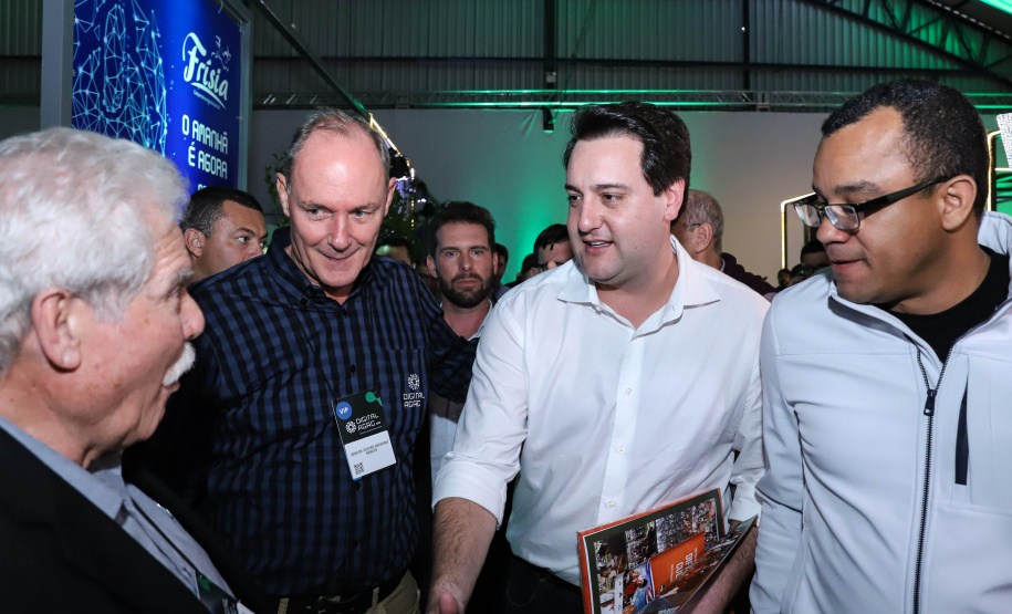 O governador Carlos Massa Ratinho Junior esteve nesta quarta-feira (12) na Digital Agro 2019, em Carambeí, nos Campos Gerais. O evento apresenta e discute as principais novidades tecnológicas para o agronegócio, como a digitalização do campo, automação, robótica, internet das coisas e Big Data. Foto: Rodrigo Felix Leal/ANPr
