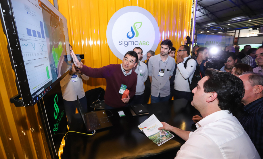 O governador Carlos Massa Ratinho Junior esteve nesta quarta-feira (12) na Digital Agro 2019, em Carambeí, nos Campos Gerais. O evento apresenta e discute as principais novidades tecnológicas para o agronegócio, como a digitalização do campo, automação, robótica, internet das coisas e Big Data. Foto: Rodrigo Felix Leal/ANPr