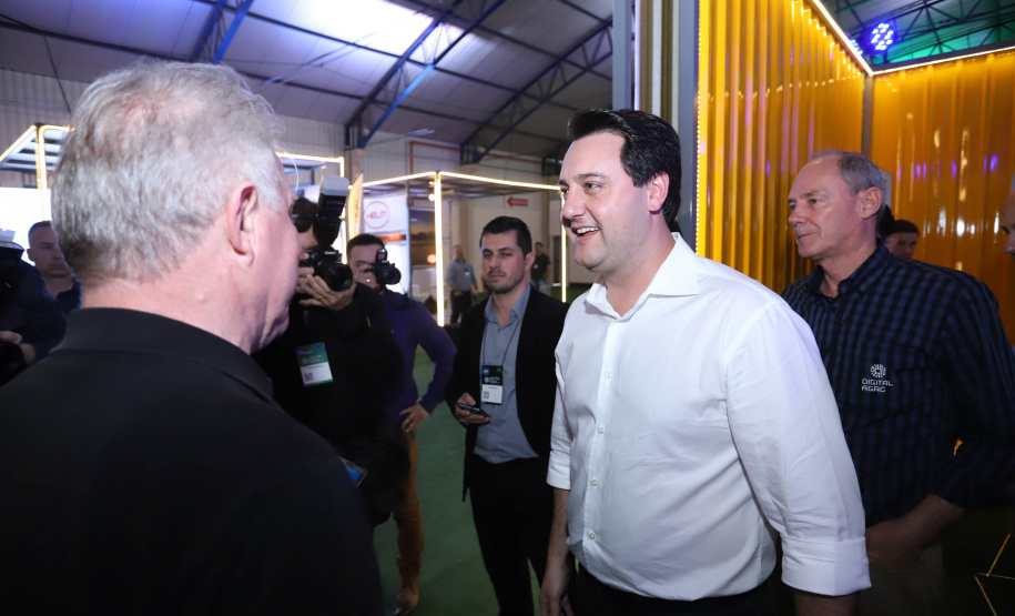 O governador Carlos Massa Ratinho Junior esteve nesta quarta-feira (12) na Digital Agro 2019, em Carambeí, nos Campos Gerais. O evento apresenta e discute as principais novidades tecnológicas para o agronegócio, como a digitalização do campo, automação, robótica, internet das coisas e Big Data. Foto: Rodrigo Felix Leal/ANPr