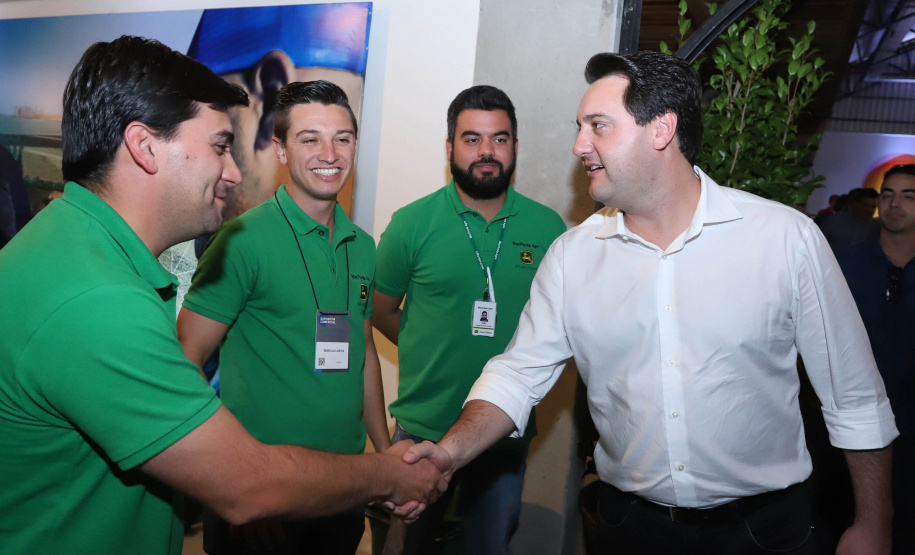 O governador Carlos Massa Ratinho Junior esteve nesta quarta-feira (12) na Digital Agro 2019, em Carambeí, nos Campos Gerais. O evento apresenta e discute as principais novidades tecnológicas para o agronegócio, como a digitalização do campo, automação, robótica, internet das coisas e Big Data. Foto: Rodrigo Felix Leal/ANPr