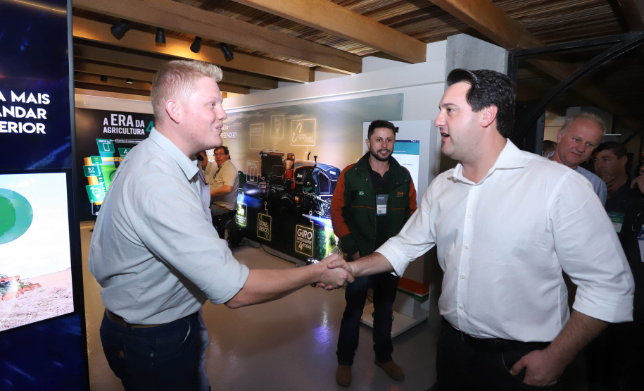 O governador Carlos Massa Ratinho Junior esteve nesta quarta-feira (12) na Digital Agro 2019, em Carambeí, nos Campos Gerais. O evento apresenta e discute as principais novidades tecnológicas para o agronegócio, como a digitalização do campo, automação, robótica, internet das coisas e Big Data. Foto: Rodrigo Felix Leal/ANPr