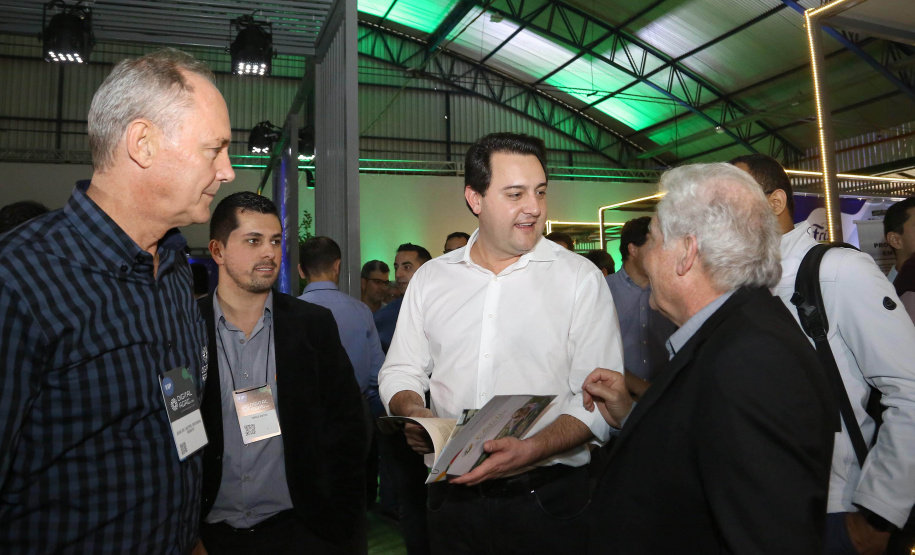 O governador Carlos Massa Ratinho Junior esteve nesta quarta-feira (12) na Digital Agro 2019, em Carambeí, nos Campos Gerais. O evento apresenta e discute as principais novidades tecnológicas para o agronegócio, como a digitalização do campo, automação, robótica, internet das coisas e Big Data. FotoJaelson Lucas/ANPr