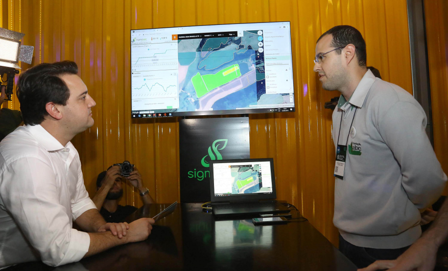 O governador Carlos Massa Ratinho Junior esteve nesta quarta-feira (12) na Digital Agro 2019, em Carambeí, nos Campos Gerais. O evento apresenta e discute as principais novidades tecnológicas para o agronegócio, como a digitalização do campo, automação, robótica, internet das coisas e Big Data. FotoJaelson Lucas/ANPr