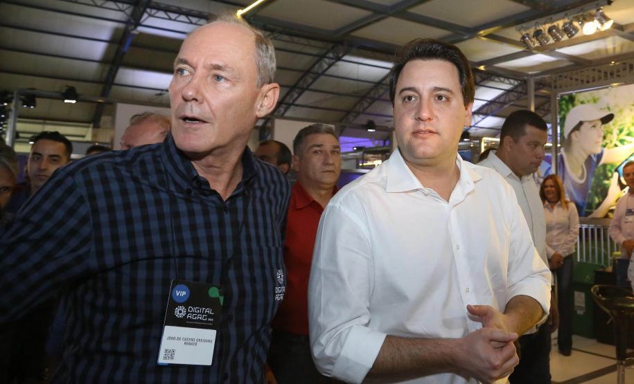 O governador Carlos Massa Ratinho Junior esteve nesta quarta-feira (12) na Digital Agro 2019, em Carambeí, nos Campos Gerais. O evento apresenta e discute as principais novidades tecnológicas para o agronegócio, como a digitalização do campo, automação, robótica, internet das coisas e Big Data. FotoJaelson Lucas/ANPr