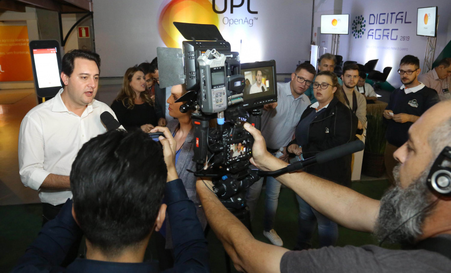 O governador Carlos Massa Ratinho Junior esteve nesta quarta-feira (12) na Digital Agro 2019, em Carambeí, nos Campos Gerais. O evento apresenta e discute as principais novidades tecnológicas para o agronegócio, como a digitalização do campo, automação, robótica, internet das coisas e Big Data. FotoJaelson Lucas/ANPr