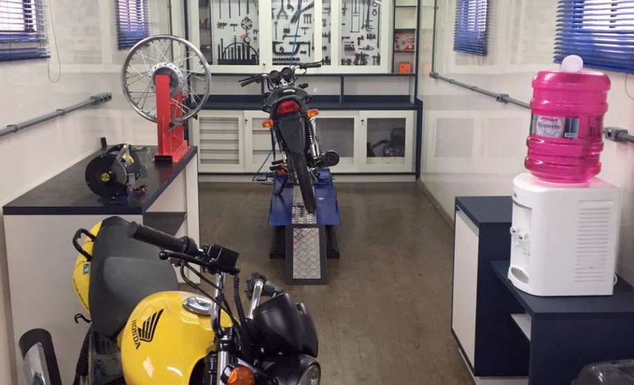 A Secretaria de Estado da Justiça, Família e Trabalho escolheu o bairro Uberaba para ser o primeiro de Curitiba a receber o projeto Carretas do Conhecimento, realizado em parceria com a Volkswagen e o Senai/PR. A partir de julho, o programa percorrerá o Estado com carretas adaptadas e com infraestrutura completa para qualificação profissional. Serão oito veículos, um deles para atender a Capital.  -  Curitiba, 13/06/2019  -  Foto: Divulgação SEJUF