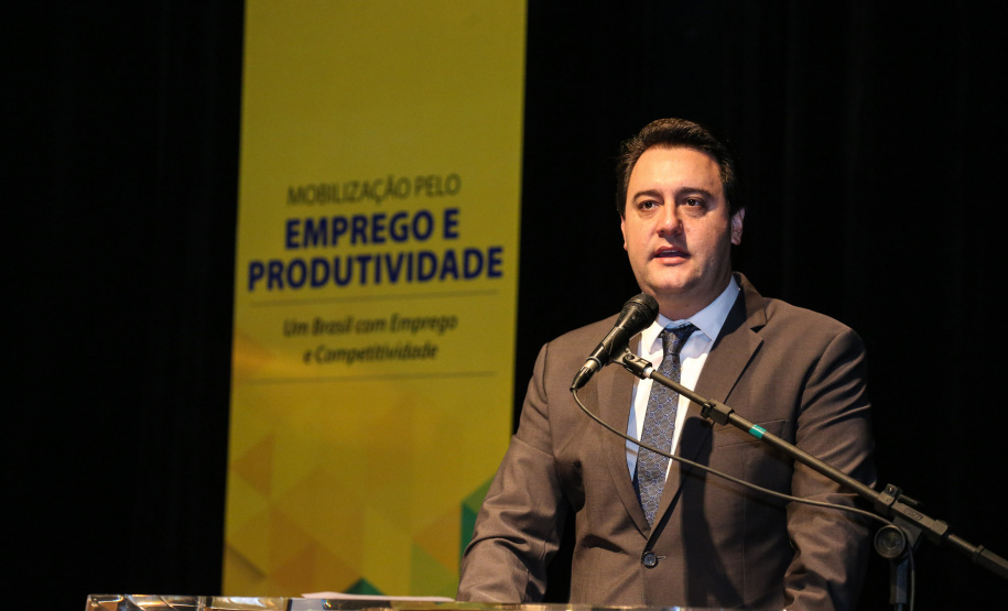 O governador Carlos Massa Ratinho Junior participou nesta quinta-feira (13), no auditório da Federação das Indústrias do Estado do Paraná (Fiep), do lançamento do programa Mobilização pelo Emprego e Produtividade para Todos.  -  Curitiba, 13/11/2019  -  Foto: Geraldo Bubniak/ANPr