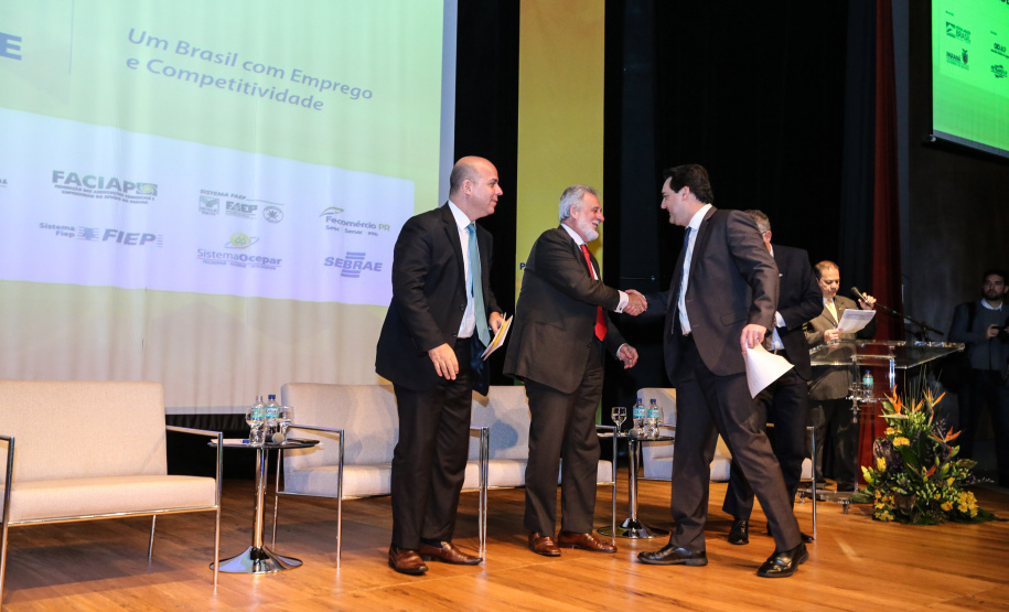 O governador Carlos Massa Ratinho Junior participou nesta quinta-feira (13), no auditório da Federação das Indústrias do Estado do Paraná (Fiep), do lançamento do programa Mobilização pelo Emprego e Produtividade para Todos.  -  Curitiba, 13/11/2019  -  Foto: Geraldo Bubniak/ANPr