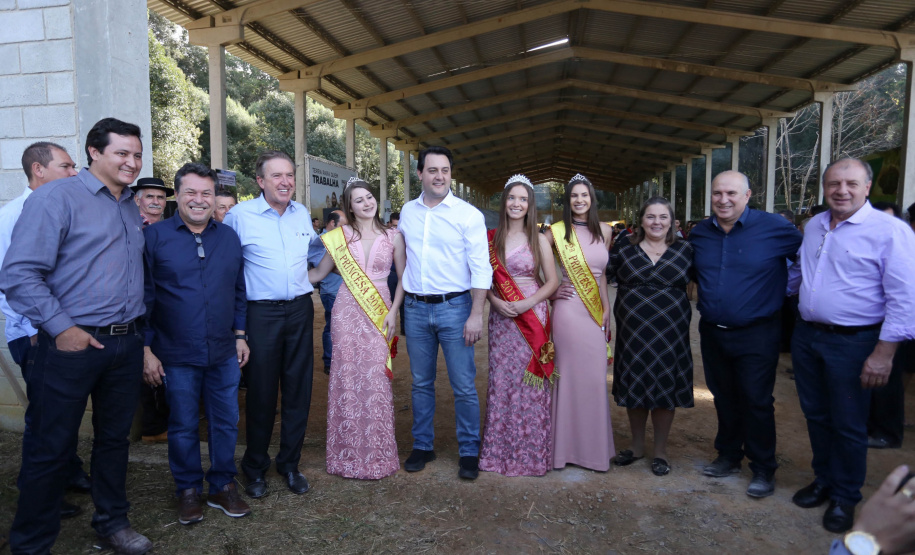 Governador Carlos Massa Ratinho Junior, durante solenidade realizada no município de Quitandinha, na Região Metropolitana de Curitiba, entregou títulos de regularização fundiária para 59 pequenos produtores rurais e confirmou recursos para a prefeitura adquirir equipamento rodoviário e veículo para uso na administração  -  Quitandinha, 13/06/2019  -  Foto: José Fernando Ogura/ANPr