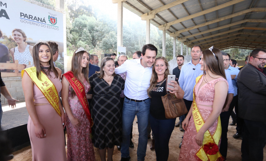 Governador Carlos Massa Ratinho Junior, durante solenidade realizada no município de Quitandinha, na Região Metropolitana de Curitiba, entregou títulos de regularização fundiária para 59 pequenos produtores rurais e confirmou recursos para a prefeitura adquirir equipamento rodoviário e veículo para uso na administração  -  Quitandinha, 13/06/2019  -  Foto: José Fernando Ogura/ANPr