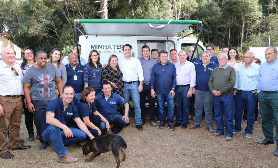Governador Carlos Massa Ratinho Junior, durante solenidade realizada no município de Quitandinha, na Região Metropolitana de Curitiba, entregou títulos de regularização fundiária para 59 pequenos produtores rurais e confirmou recursos para a prefeitura adquirir equipamento rodoviário e veículo para uso na administração  -  Quitandinha, 13/06/2019  -  Foto: Rodrigo Félix Leal/ANPr