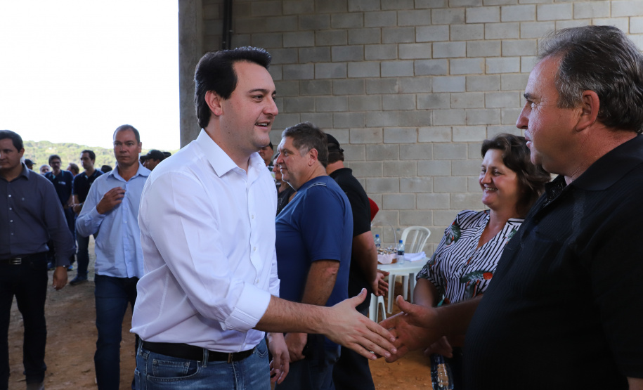 Governador Carlos Massa Ratinho Junior, durante solenidade realizada no município de Quitandinha, na Região Metropolitana de Curitiba, entregou títulos de regularização fundiária para 59 pequenos produtores rurais e confirmou recursos para a prefeitura adquirir equipamento rodoviário e veículo para uso na administração  -  Quitandinha, 13/06/2019  -  Foto: Rodrigo Félix Leal/ANPr