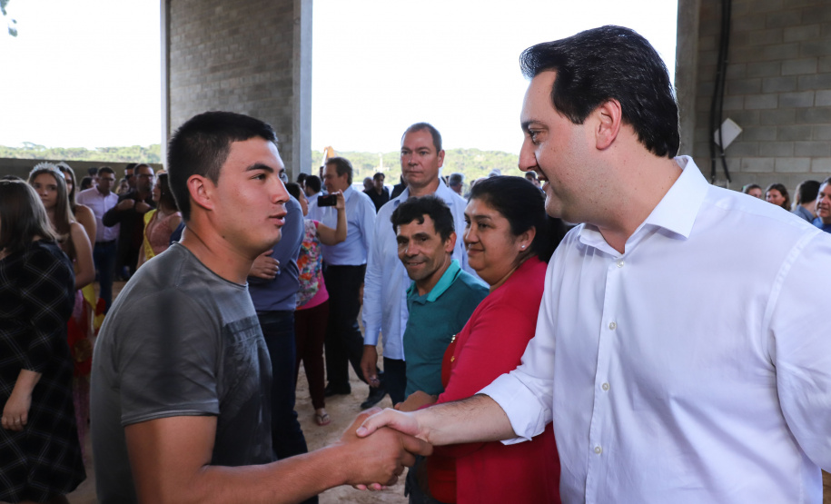 Governador Carlos Massa Ratinho Junior, durante solenidade realizada no município de Quitandinha, na Região Metropolitana de Curitiba, entregou títulos de regularização fundiária para 59 pequenos produtores rurais e confirmou recursos para a prefeitura adquirir equipamento rodoviário e veículo para uso na administração  -  Quitandinha, 13/06/2019  -  Foto: Rodrigo Félix Leal/ANPr