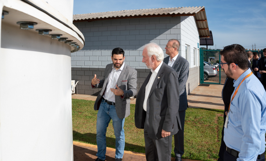 O vice-governador do Paraná Darci Piana, acompanhado do Diretor de Operações do Sebrae, Júlio Agostini e o Vice-presidente da Fecomércio e presidente do Sindilojas, Carlos Rodrigues do Nascimento visitaram a planta de produção de biogás e biometano, administrada pelo CIBiogás e que abastece parte da frota dos veículos da usina hidrelétrica de Itaipu.