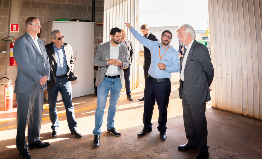 O vice-governador do Paraná Darci Piana, acompanhado do Diretor de Operações do Sebrae, Júlio Agostini e o Vice-presidente da Fecomércio e presidente do Sindilojas, Carlos Rodrigues do Nascimento visitaram a planta de produção de biogás e biometano, administrada pelo CIBiogás e que abastece parte da frota dos veículos da usina hidrelétrica de Itaipu.