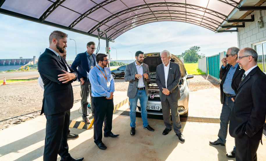 O vice-governador do Paraná Darci Piana, acompanhado do Diretor de Operações do Sebrae, Júlio Agostini e o Vice-presidente da Fecomércio e presidente do Sindilojas, Carlos Rodrigues do Nascimento visitaram a planta de produção de biogás e biometano, administrada pelo CIBiogás e que abastece parte da frota dos veículos da usina hidrelétrica de Itaipu.