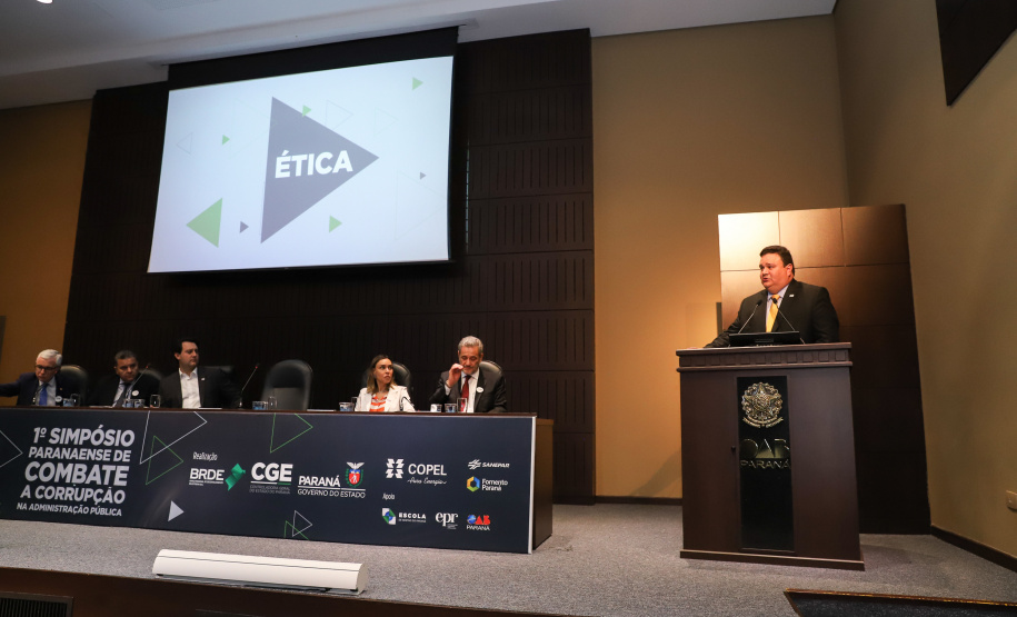 Governador Carlos Massa Ratinho Junior participa da abertura do I Simpósio Paranaense de Combate à Corrupção na Administração Pública. Na foto, o secretário da Controladoria Geral do Estado, Raul Siqueira - Curitiba, 13/06/2019 - Foto: Rodrigo Félix Leal/ANPr