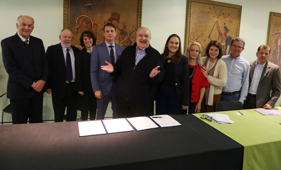 Saneamento avança em Curitiba após novo contrato com a Sanepar. Participantes da cerimônia na prefeitura    -  Curitiba, 13/06/2019  -  Foto: Divulgação Sanepar