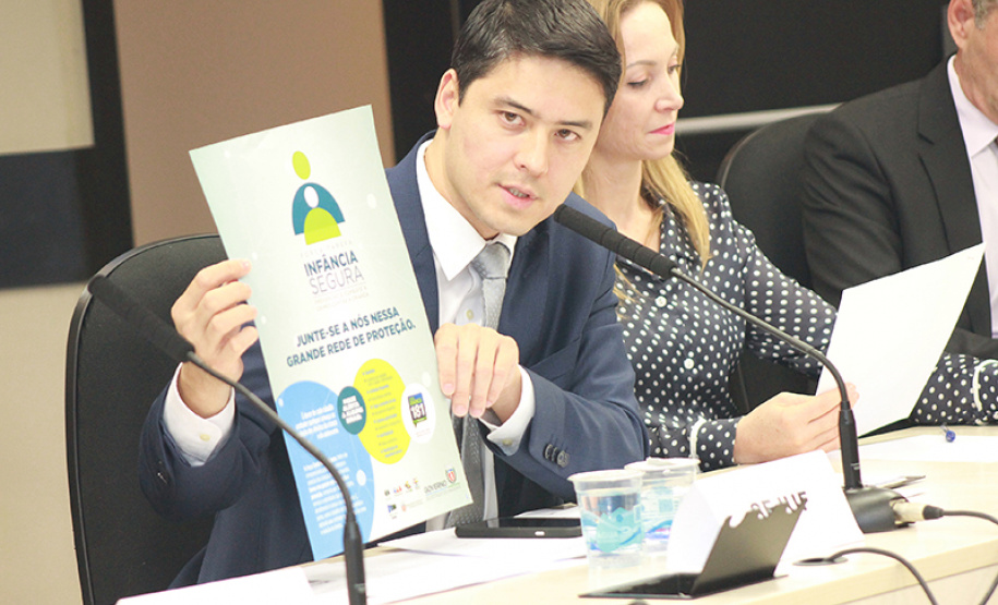 Com a presença das principais entidades que lutam para combater o trabalho análogo ao de escravo, a Secretaria de Estado da Justiça, Família e Trabalho iniciou nesta quinta-feira tratativas para a instalação da Comissão Estadual de Erradicação do Trabalho Escravo no Paraná (Coetrae). Foto: SEJUF