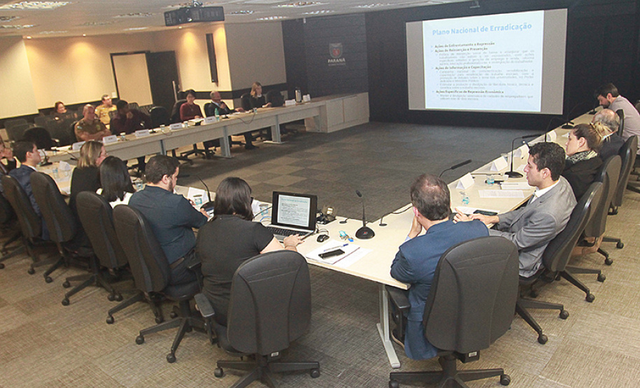 Com a presença das principais entidades que lutam para combater o trabalho análogo ao de escravo, a Secretaria de Estado da Justiça, Família e Trabalho iniciou nesta quinta-feira tratativas para a instalação da Comissão Estadual de Erradicação do Trabalho Escravo no Paraná (Coetrae). Foto: SEJUF