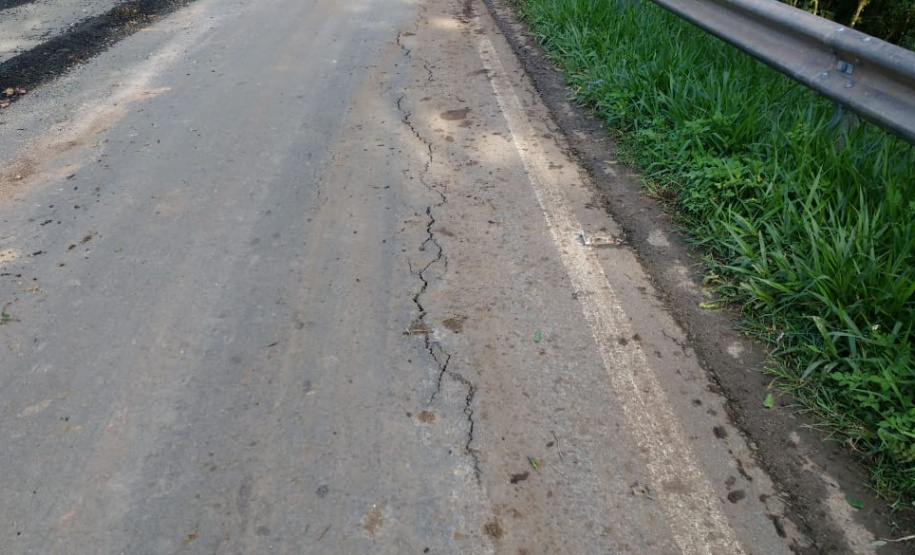 O Departamento de Estradas de Rodagem do Paraná (DER/PR) alerta que a PR-340 continua totalmente interditada no trecho que vai do entroncamento com a BR-153 até o trevo da PR-160, entre os municípios de Tibagi e Telêmaco Borba, na região dos Campos Gerais.  Foto: Divulgação DER