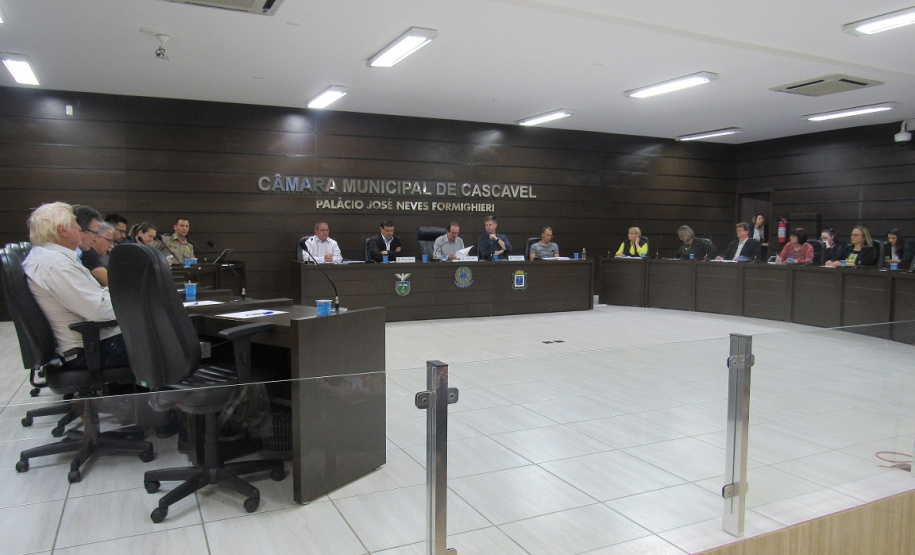 A nova captação de água no Rio São José em Cascavel foi tema de audiência pública na tarde de quinta-feira (13), na Câmara de Vereadores, com a participação do gerente geral da Sanepar, Renato Mayer Bueno. O evento foi proposto pelas comissões de Direito do Consumidor (CDC) e de Meio Ambiente (CMA) da Câmara.  -  Cascavel, 13/06/2019  -  Foto: Divulgação Sanepar