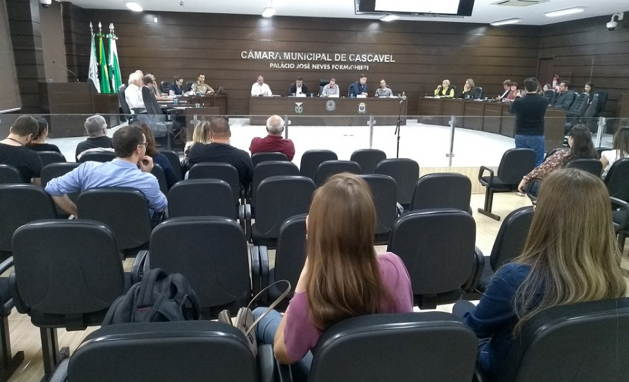 A nova captação de água no Rio São José em Cascavel foi tema de audiência pública na tarde de quinta-feira (13), na Câmara de Vereadores, com a participação do gerente geral da Sanepar, Renato Mayer Bueno. O evento foi proposto pelas comissões de Direito do Consumidor (CDC) e de Meio Ambiente (CMA) da Câmara. - Cascavel, 13/06/2019 - Foto: Divulgação Sanepar