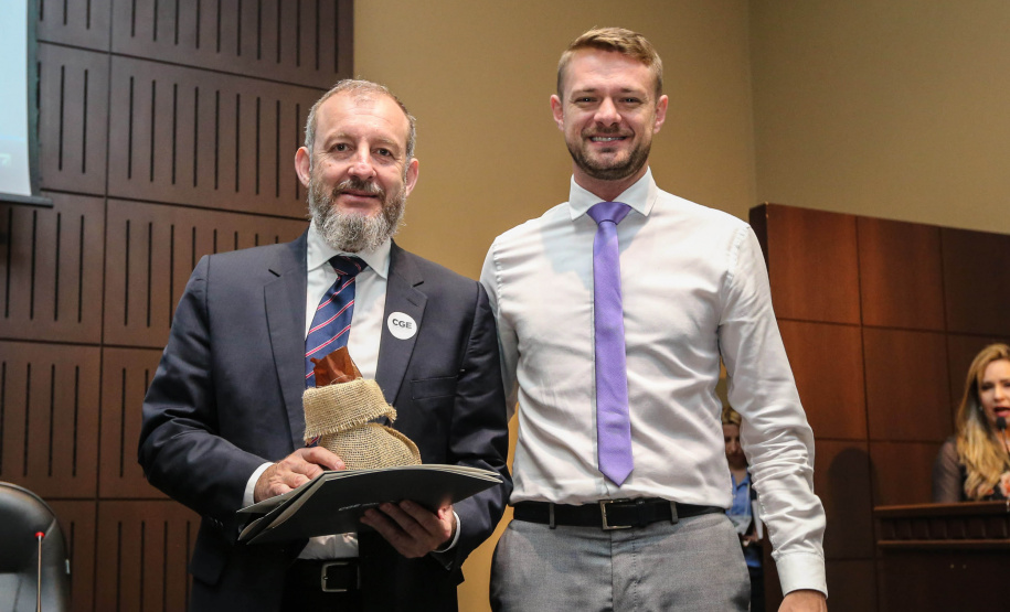 Painel 1: Instrumento Do Compliance Na Administração Pública com AndreaStrapasson, Marcos Turbay, Phillip Gil França e Rodrigo Pironti durante I Simpósio de Combate à Corrupção na Administração Pública na Sede da OAB em Curitiba. Curitiba, 14/06/2019 - Foto: Geraldo Bubniak/ANPr
