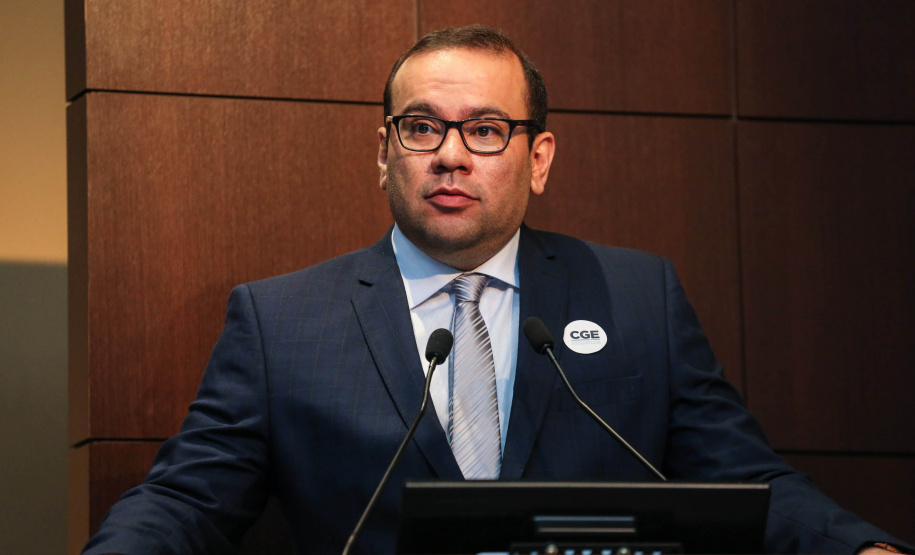 Painel 1: Instrumento Do Compliance Na Administração Pública com Phillip Gil França, Advogado, Professor e Escritor durante I Simpósio de Combate à Corrupção na Administração Pública na Sede da OAB em Curitiba. Curitiba, 14/06/2019 - Foto: Geraldo Bubniak/ANPr