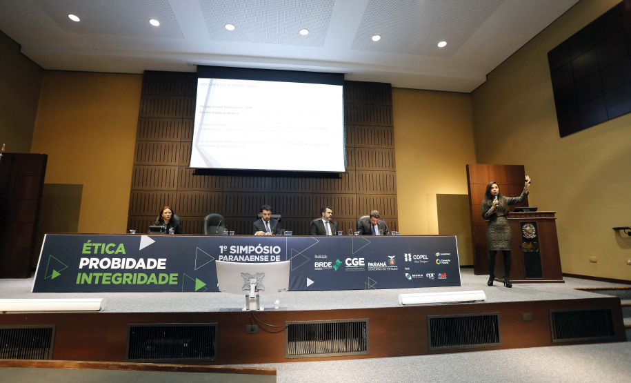 Simpósio: Ética, Probidade e Integridade. N/F: Juliana Oliveira Nascimento, Advogada e especialista em Compliance.Curitiba, 14-06-19.Foto: Arnaldo Alves / ANPr.