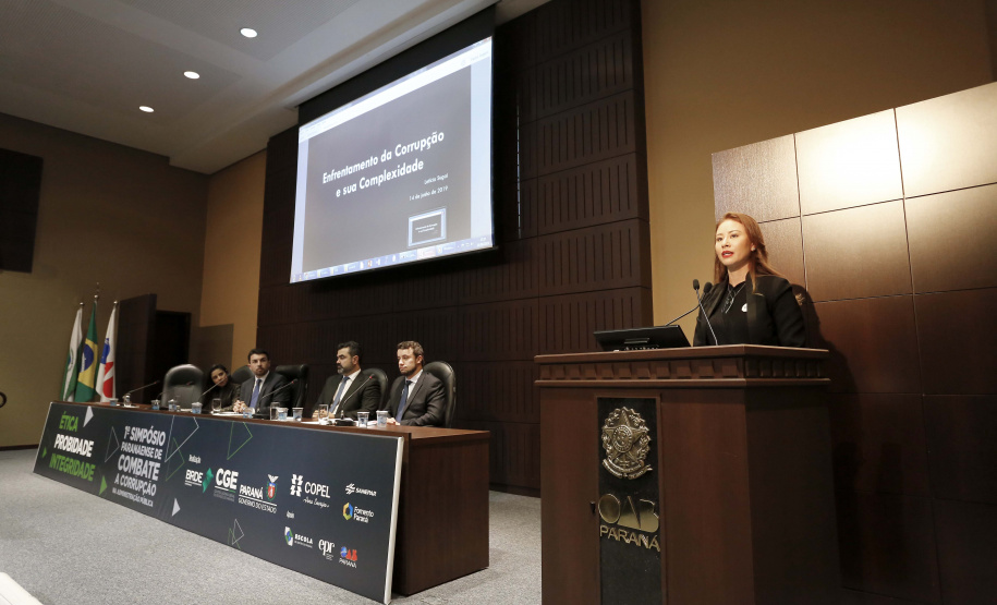 Simpósio: Ética, Probidade e Integridade. N/F: Letícia Sugai Rocha, diretora do IPACOM e consultora em Compliance.Curitiba, 14-06-19.Foto: Arnaldo Alves / ANPr.