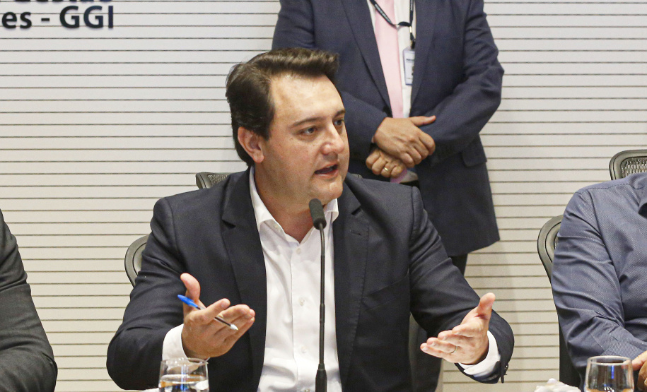 O governador Carlos Massa Ratinho Junior reuniu-se com representantes das Artes Marciais. Participaram: superintendente do Esporte, Hélio Wirbiski; deputado Alexandre Amaro; entre outros.Curitiba, 17-06-19.Foto: Arnaldo Alves / ANPr.