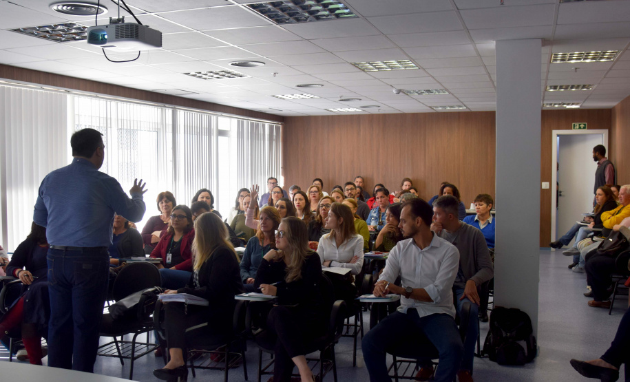 A necessidade de reforçar a imunização em todo o Paraná é o foco do encontro que reúne os coordenadores das 22 Regionais de Saúde do Estado