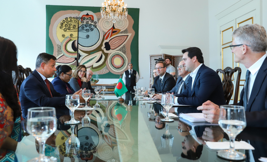 Governador Carlos Massa Ratinho Jr recebe o embaixador de Bangladesh Zulfiqar Rahman. - Curitiba,17/06/2019 Foto: Rodrigo Félix Leal/ANPr