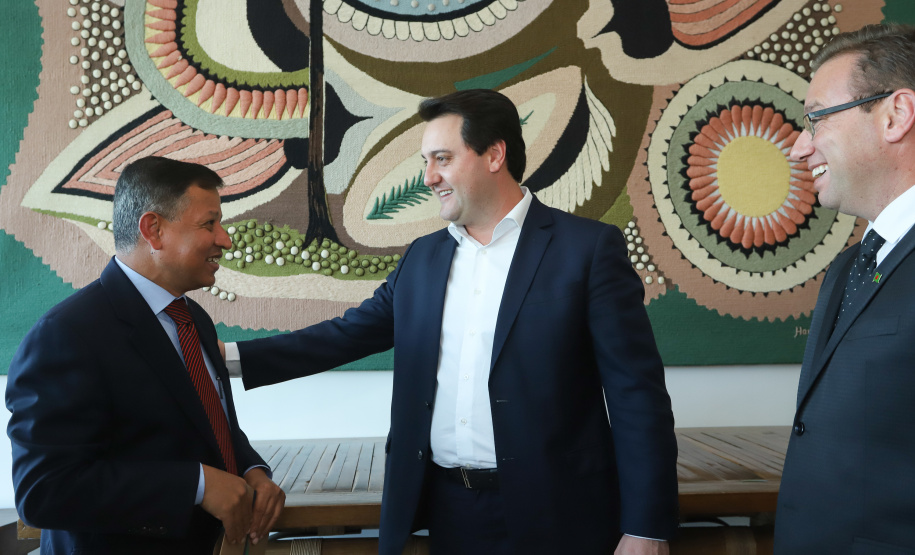 Governador Carlos Massa Ratinho Jr recebe o embaixador de Bangladesh Zulfiqar Rahman. - Curitiba,17/06/2019 Foto: Rodrigo Félix Leal/ANPr