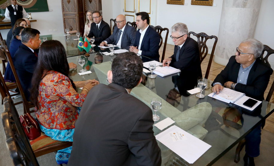 Governador Carlos Massa Ratinho Jr recebe visita do embaixador de Bangladesh Zulfiqar Rahman. - Curitiba,17/06/2019 Foto:Jaelson Lucas / ANPr