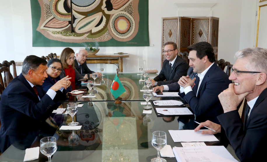 Governador Carlos Massa Ratinho Jr recebe visita do embaixador de Bangladesh Zulfiqar Rahman. - Curitiba,17/06/2019 Foto:Jaelson Lucas / ANPr
