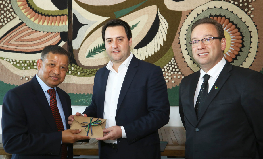 Governador Carlos Massa Ratinho Jr recebe visita do embaixador de Bangladesh Zulfiqar Rahman. - Curitiba,17/06/2019 Foto:Jaelson Lucas / ANPr