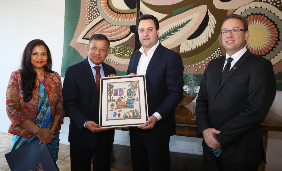 Governador Carlos Massa Ratinho Jr recebe visita do embaixador de Bangladesh Zulfiqar Rahman. - Curitiba,17/06/2019 Foto:Jaelson Lucas / ANPr