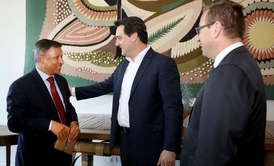 Governador Carlos Massa Ratinho Jr recebe visita do embaixador de Bangladesh Zulfiqar Rahman. - Curitiba,17/06/2019 Foto:Jaelson Lucas / ANPr