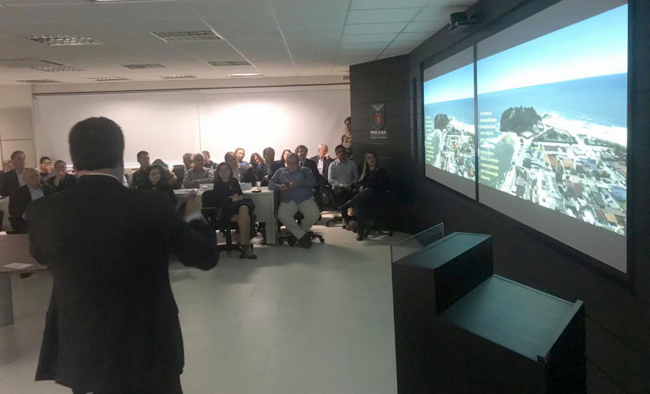 A Secretaria de Estado do Desenvolvimento Sustentável e do Turismo se reuniu hoje (17), com procuradores e promotores do Ministério Público do Paraná (MP-PR), para discutir projetos e obras de desenvolvimento sustentável para o Litoral paranaense. O encontro aconteceu no Palácio das Araucárias. Foto: Divulgação/SEDEST
