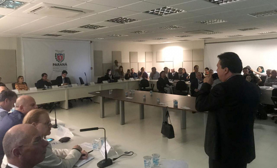 A Secretaria de Estado do Desenvolvimento Sustentável e do Turismo se reuniu hoje (17), com procuradores e promotores do Ministério Público do Paraná (MP-PR), para discutir projetos e obras de desenvolvimento sustentável para o Litoral paranaense. O encontro aconteceu no Palácio das Araucárias. Foto: Divulgação/SEDEST