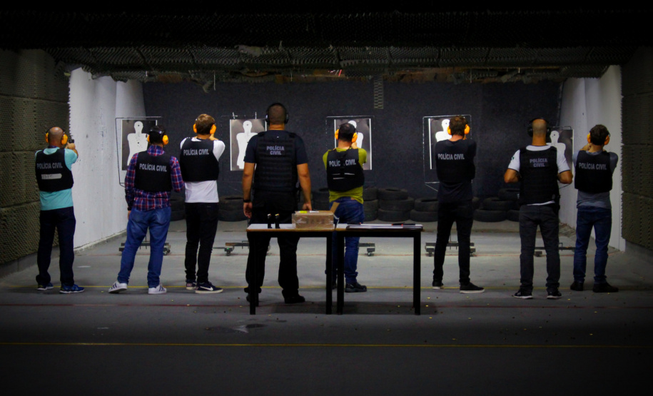 A Polícia Civil do Paraná promoveu na sexta-feira (14) a primeira edição do Curso de Orientação à Imprensa em Áreas de Conflito Armado, em Curitiba. Noções básicas sobre procedimentos policiais em locais de crime, atendimento pré-hospitalar de combate e instrução de tiro foram algumas das disciplinas ministradas no treinamento, que reuniu 20 jornalistas de veículos de comunicação paranaenses.  Curitiba, 17/06/2019  -  Foto: Divulgação Polícia Civil